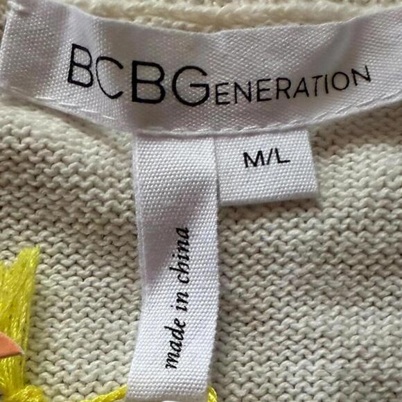 BCBGeneration ANANAS Graphic White Sweater Women’s Pullover Cotton Knit M/L - Picture 3 of 7